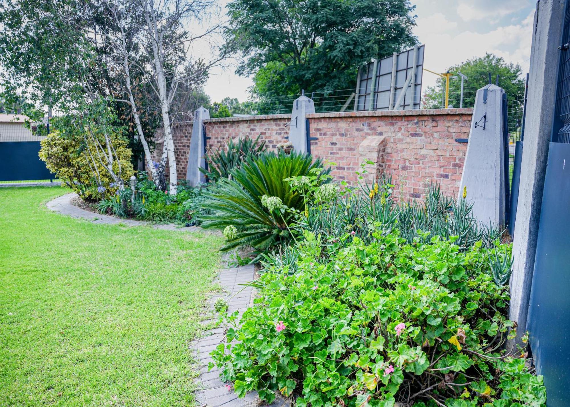 Sar Guesthouse Benoni Luaran gambar