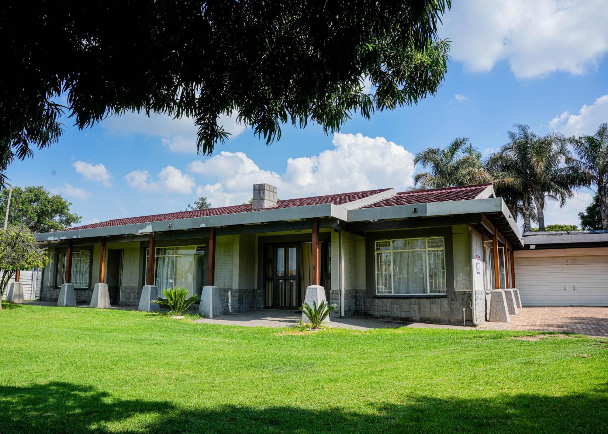 Sar Guesthouse Benoni Luaran gambar
