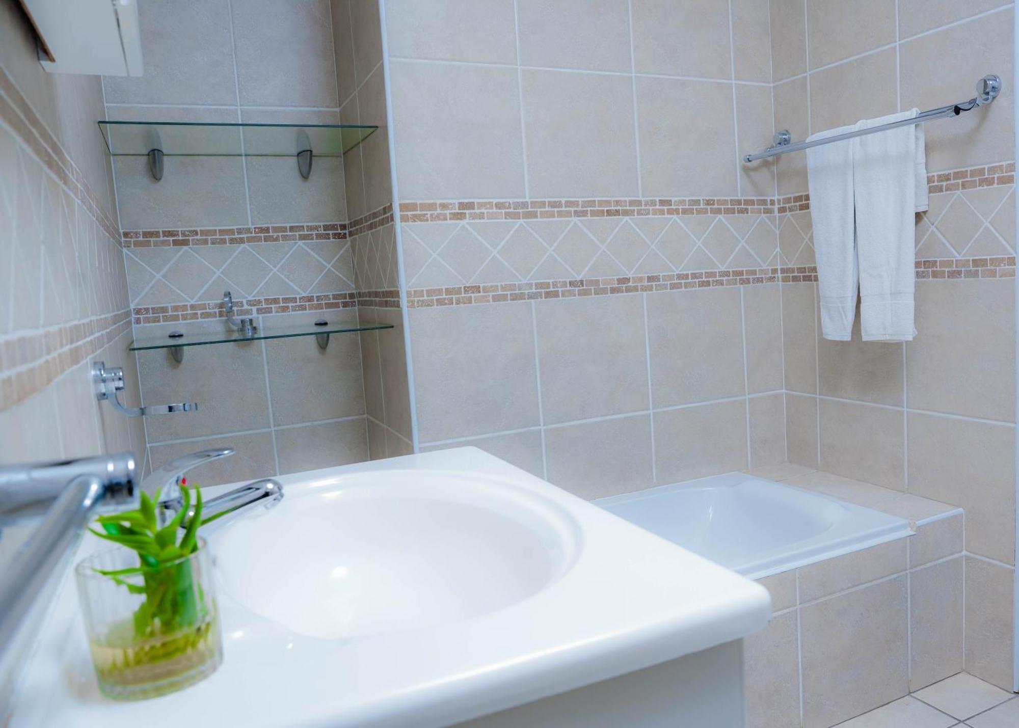 Sar Guesthouse Benoni Luaran gambar